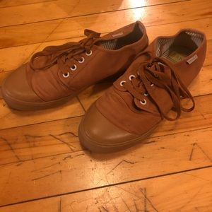 Caramel canvas sneakers